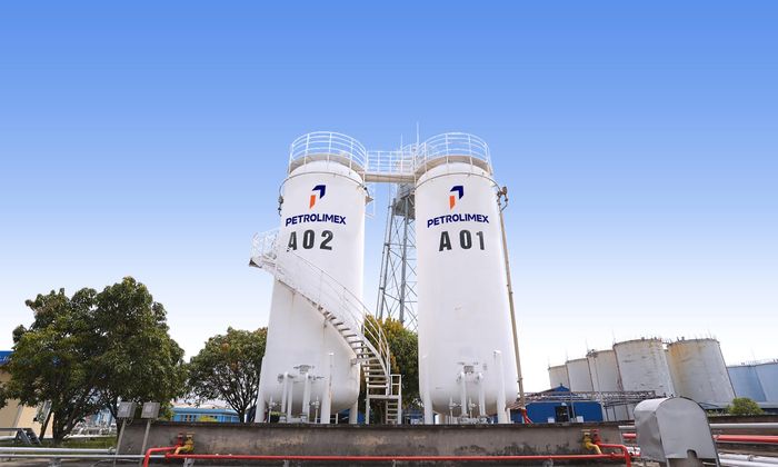 Bể nhiên liệu E100 dùng để phối trộn xăng E10 của Petrolimex.