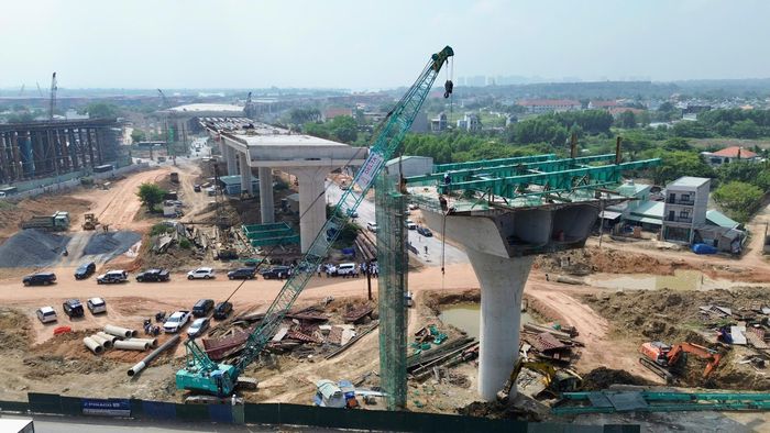 Khu vực nút giao Tân Vạn đang được tăng tốc thi công.