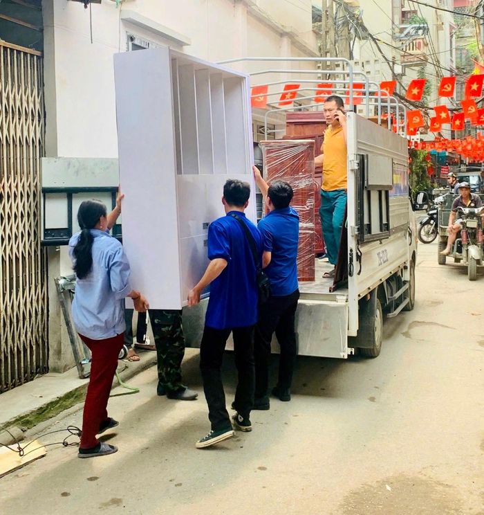 Không quản nắng mưa, các bạn trẻ đã làm xuyên kỳ nghỉ lễ vừa qua