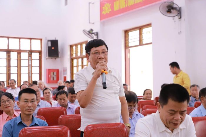 Cử tri phường Tây Hiếu phát biểu tại hội nghị tiếp xúc cử tri