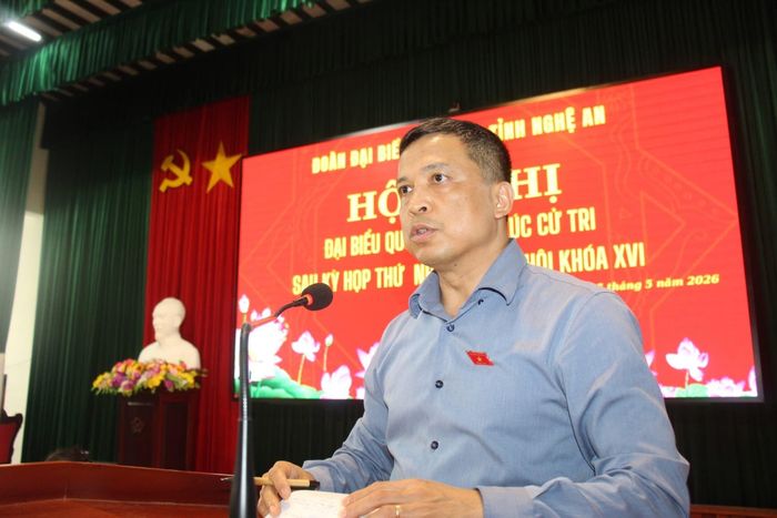 ĐBQH hoạt động chuyên trách tại Ủy ban Quốc phòng, An ninh và Đối ngoại Phạm Phú Bình phát biểu tại buổi tiếp xúc cử tri xã Quỳnh Lưu
