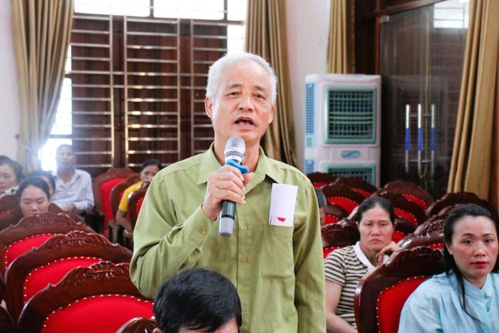 Cử tri phát biểu tại hội nghị tiếp xúc cử tri