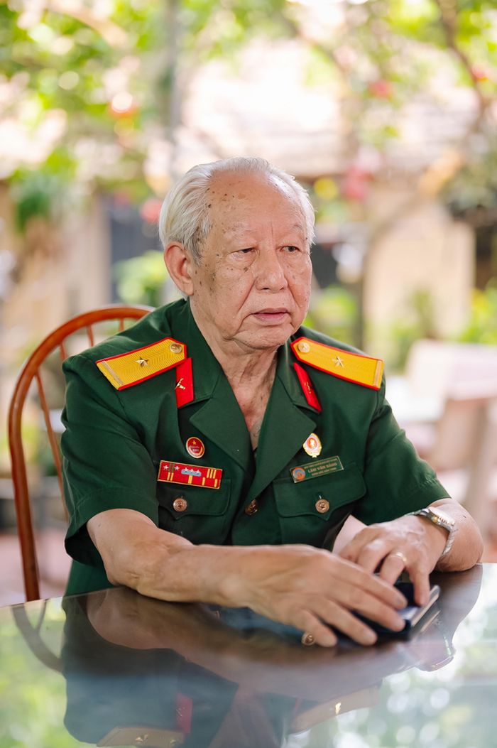 Đồng chí Lâm Văn Bảng - Giám Đốc Bảo tàng chiến sĩ cách mạng bị địch bắt tù đày.