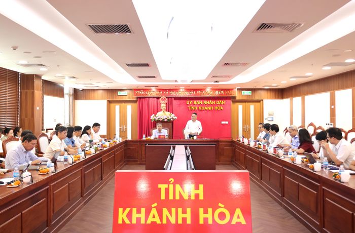 Quang cảnh buổi làm việc