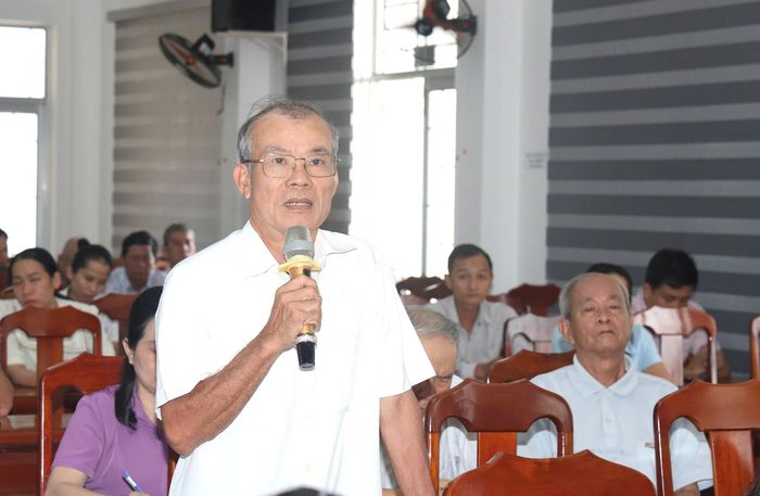 Cử tri phường Nghĩa Lộ kiến nghị nhiều vấn đề liên quan đến đời sống dân sinh. Ảnh: NĐ