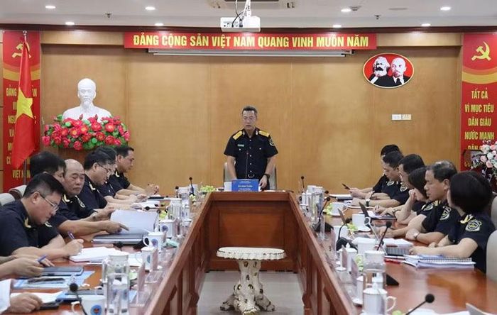 Phó Cục trưởng Cục Hải quan Âu Anh Tuấn phát biểu chỉ đạo trong một buổi làm việc với Chi cục Hải quan khu vực III về thực hiện mô hình thông quan tập trung.