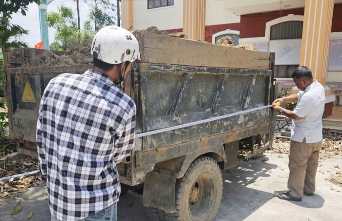 Cơ quan chức năng tạm giữ, đưa phương tiện vi phạm về trụ sở UBND phường Mỹ Xuyên để xử lý. 