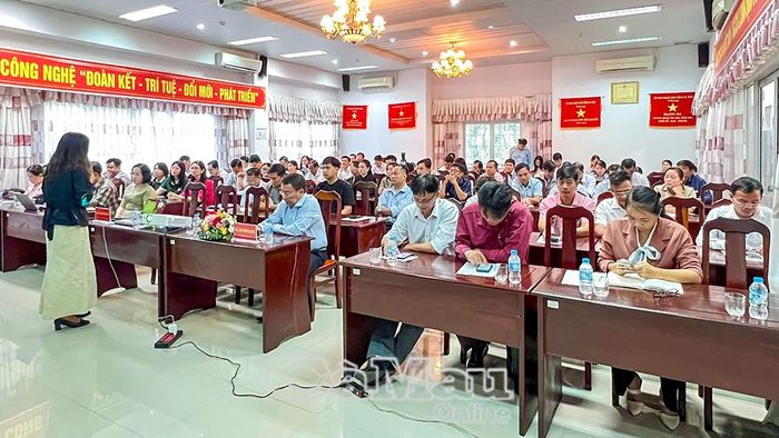 Lớp tập huấn thu hút 70 học viên là: cán bộ chuyên môn các sở, ngành cấp tỉnh và UBND xã, phường; nhân viên phụ trách chuyên môn của công ty, doanh nghiệp.
