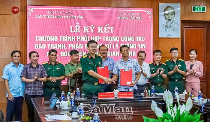 Lễ ký kết phối hợp giữa Ban Tuyên giáo và Dân vận Tỉnh ủy Cà Mau với Trung tâm 286, Bộ Tư lệnh 86 cuối năm 2025 nhằm tăng cường bảo vệ nền tảng tư tưởng của Đảng trên không gian mạng.