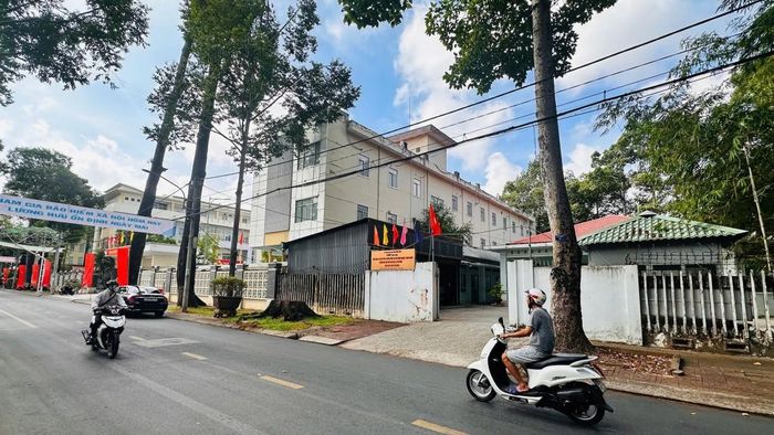  Kho của Công ty XSKT Trà Vinh được cho thuê làm trụ sở. Ảnh: Nam Long. 
