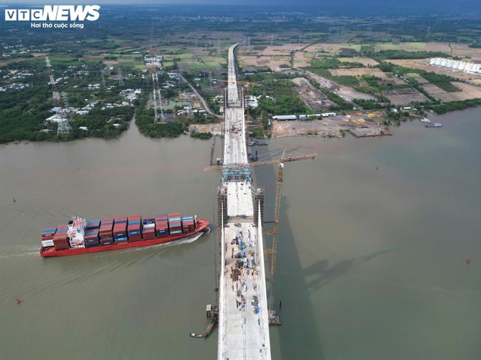 Sau thời gian tái khởi động, dự án cao tốc Bến Lức - Long Thành đang bước vào giai đoạn nước rút, trong đó cầu Phước Khánh - hạng mục quan trọng nhất được xác định là “nút thắt cuối cùng” quyết định tiến độ toàn tuyến.