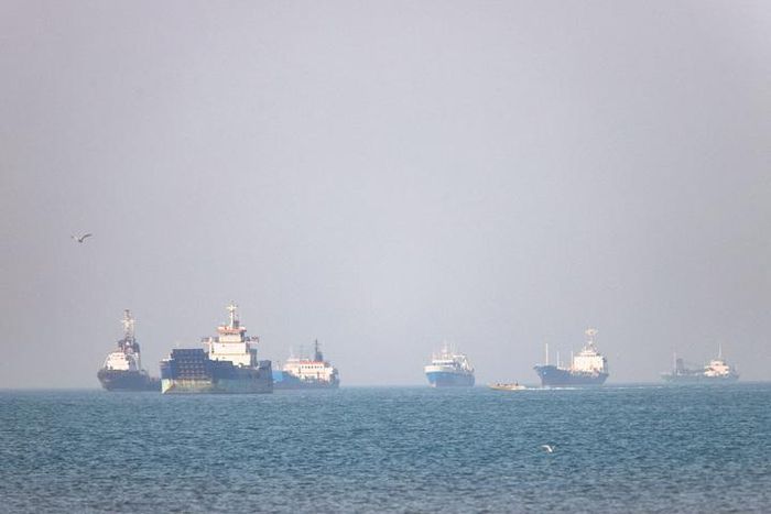 Tàu hoạt động trên eo biển Hormuz. (Ảnh: Reuters)
