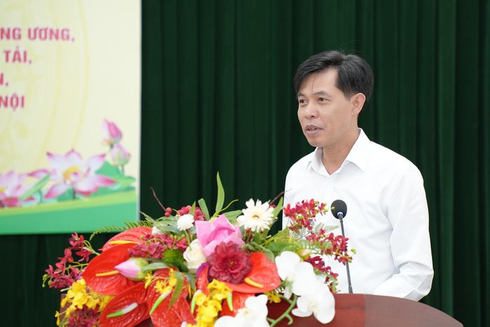 Ông Vũ Xuân Tiến, Phó Chủ tịch UBND phường Láng phát biểu tại lễ ký kết. Ảnh: Phạm Mạnh