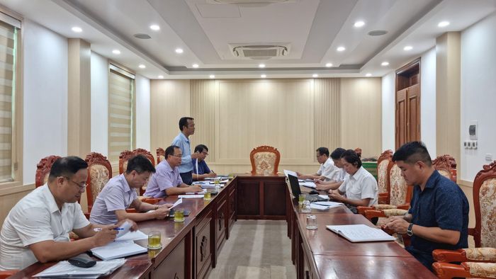 Đoàn kiểm tra số 1- Sở Nông nghiệp và Môi trường Hà Nội làm việc với các xã Phúc Thọ, Dương Hòa. Ảnh: Ánh Dương