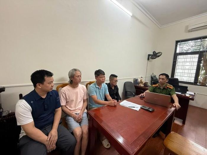 Nhóm đối tượng tại cơ quan công an. Ảnh: Công an tỉnh Phú Thọ.