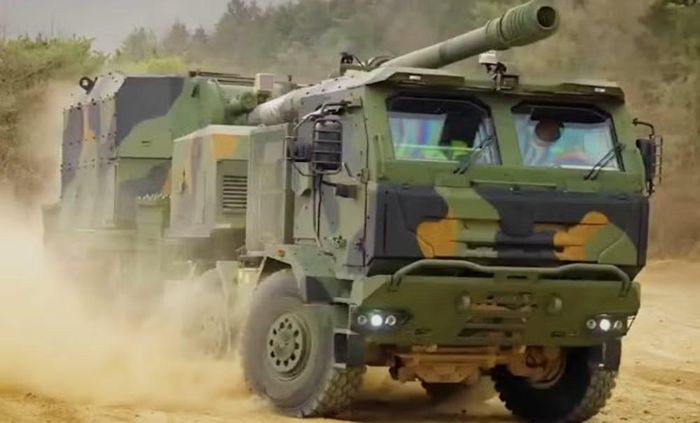 Mẫu tham gia chương trình là pháo tự hành bánh lốp 155 mm K9MH, một biến thể phát triển từ pháo tự hành bánh xích K9A2.