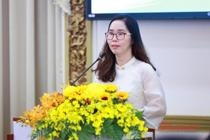 TS Nguyễn Thị Thiện Trí, giảng viên Khoa Luật Hành chính - Nhà nước, Trường Đại học Luật TP Hồ Chí Minh trình bày tham luận. Ảnh: T.Luân.