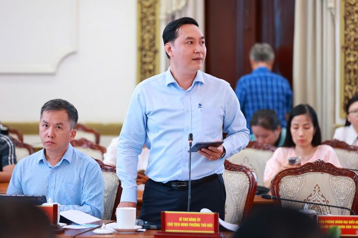  Bí thư Đảng ủy phường Thủ Đức Mai Hữu Quyết nêu một số đề xuất từ cấp cơ sở. Ảnh: BTC 