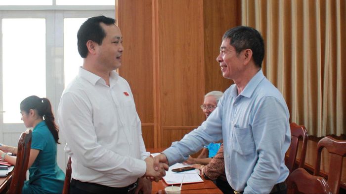  Buổi tiếp xúc cử tri được tổ chức tại xã Cần Giờ và kết nối trực tuyến đến điểm cầu các xã Bình Khánh, An Thới Đông, Thạnh An, TP.HCM. Ảnh: NGUYỄN DUY 