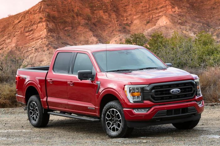  Nguồn cung mẫu bán tải cỡ lớn Ford F-150 đang khan hiếm trên thị trường khi nhà cung ứng nguyên liệu nhôm Novelis gặp hỏa hoạn vào năm ngoái. 