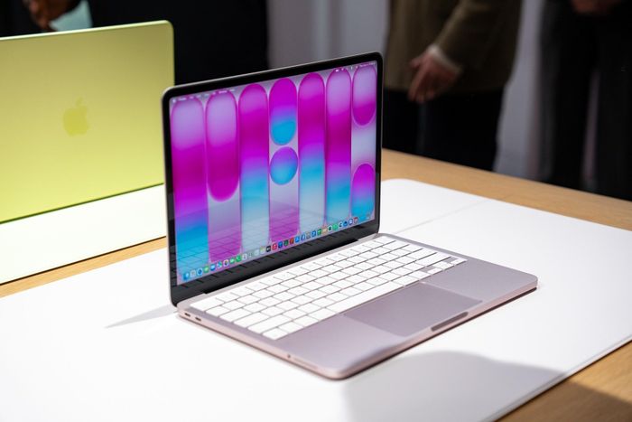  Thiết kế của MacBook Neo. Ảnh: The Verge. 