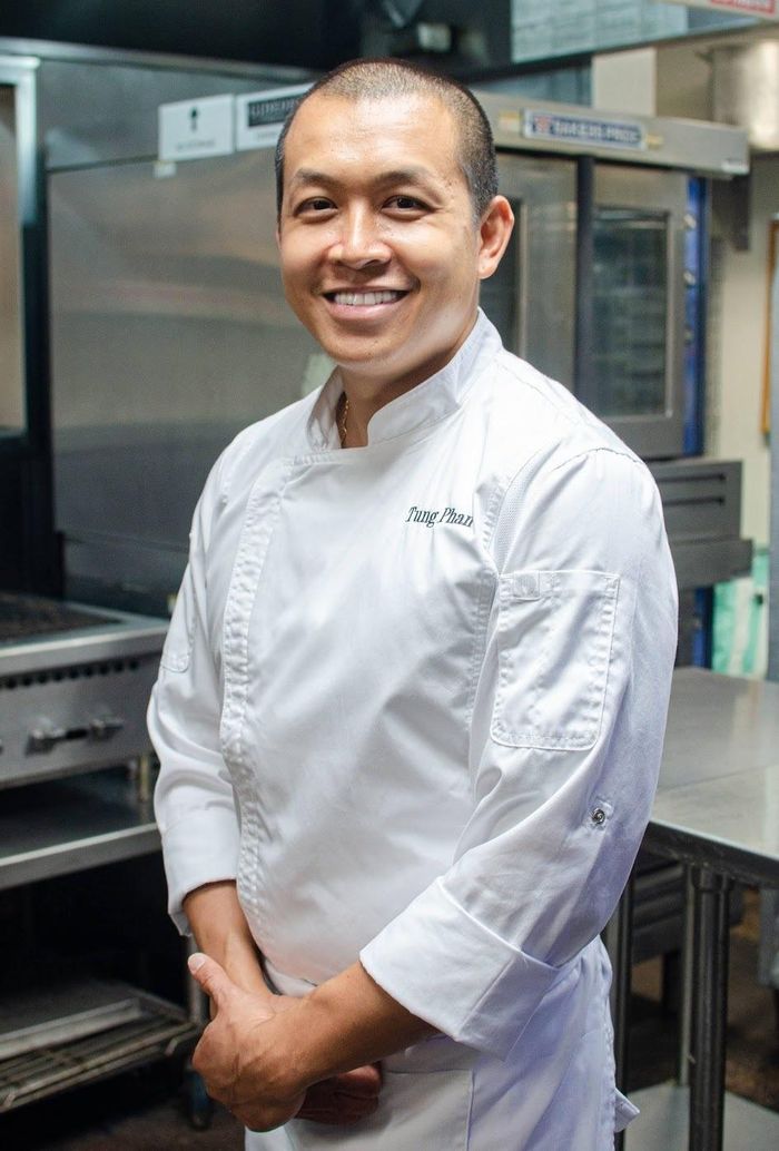  Chân dung đầu bếp Tùng Phan. Ảnh: Camille. 