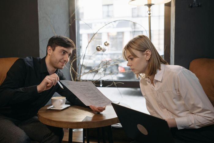  Quy định cấm điện thoại được cho là giúp tăng tập trung, cải thiện tương tác nội bộ. Ảnh minh họa: Pavel Danilyuk/Pexels.