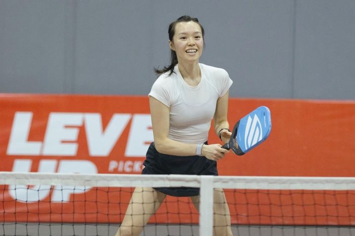  Sân pickleball trang bị mái che và hệ thống máy lạnh do anh Thiện Trí quản lý có lợi thế trong bối cảnh cạnh tranh. Ảnh minh họa: Phương Lâm.