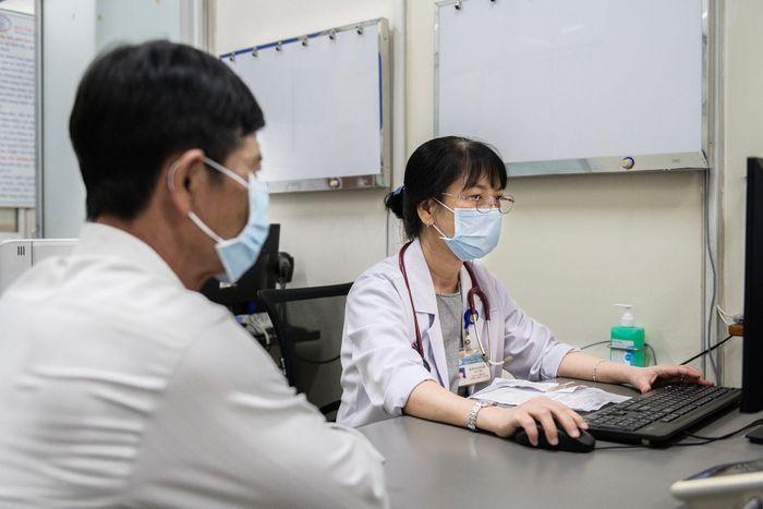  Theo thống kê từ phòng Kế hoạch tổng hợp, tính đến 15h ngày 6/5, bệnh viện ghi nhận 9.021 lượt đăng ký khám và điều trị trong ngày, con số cao nhất từ trước đến nay đối với hoạt động khám ngoại trú của bệnh viện. Đến trưa 7/5, lượng đăng ký khám tiếp tục vượt mốc 7.000 lượt. 