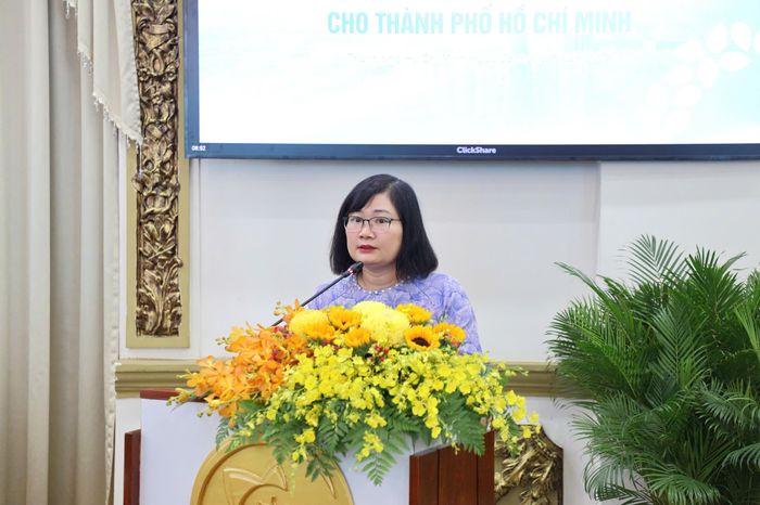 TS Trần Thị Thu Hà - Giảng viên Trường Đại học Luật TP.HCM, phát biểu tham luận tại Hội thảo sáng 8/5. Ảnh: BTC. 