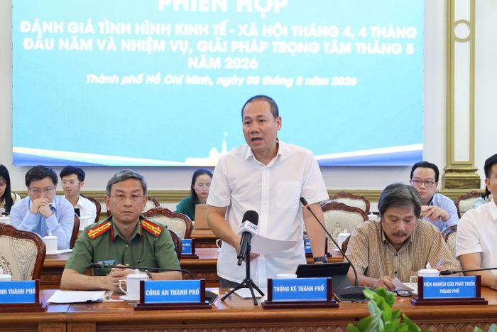 Ông Nguyễn Khắc Hoàng, Trưởng Thống kê TP.HCM nêu ý kiến tại cuộc họp.