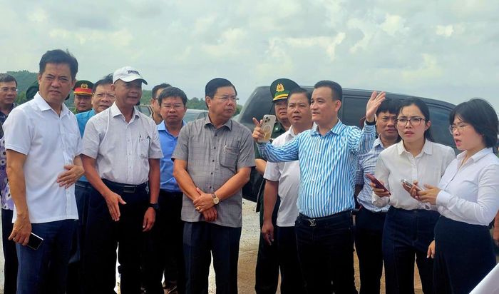 Lãnh đạo Sungroup báo cáo với Bí thư Tỉnh ủy An Giang Nguyễn Tiến Hải về tiến độ các công trình APEC