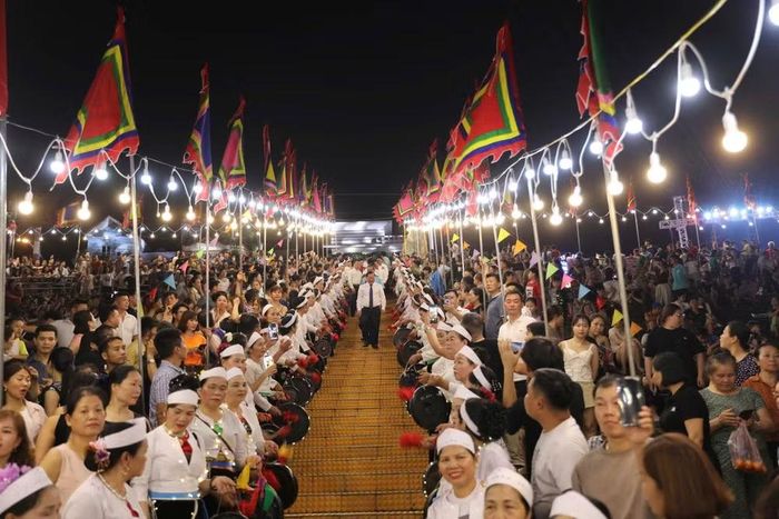 Các đại biểu đến tham dự chương trình.
