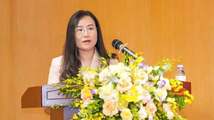 Bà Phạm Thị Thanh Tùng, Phó Vụ trưởng Vụ Tín dụng các ngành kinh tế, tham luận tại tọa đàm.