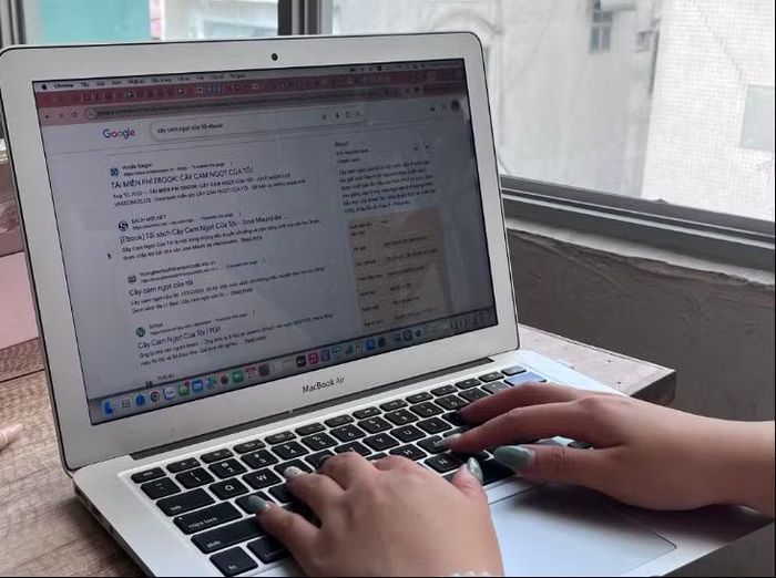 Kết quả tìm kiếm trả về đa số đến từ những website chia sẻ ebook không chính thống (Ảnh: Hồng Nhung)