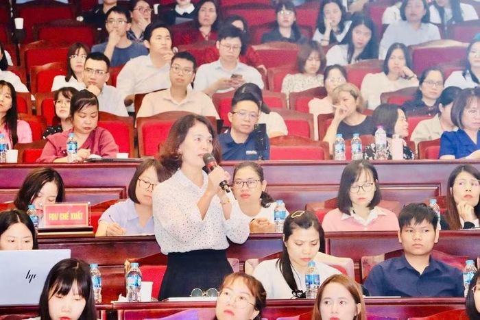 Đại diện doanh nghiệp trao đổi, nêu ý kiến tại Hội nghị doanh nghiệp năm 2026 do Chi cục Hải quan khu vực V tổ chức tại Bắc Ninh.