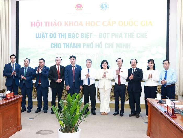 Các đại biểu tham dự Hội thảo
