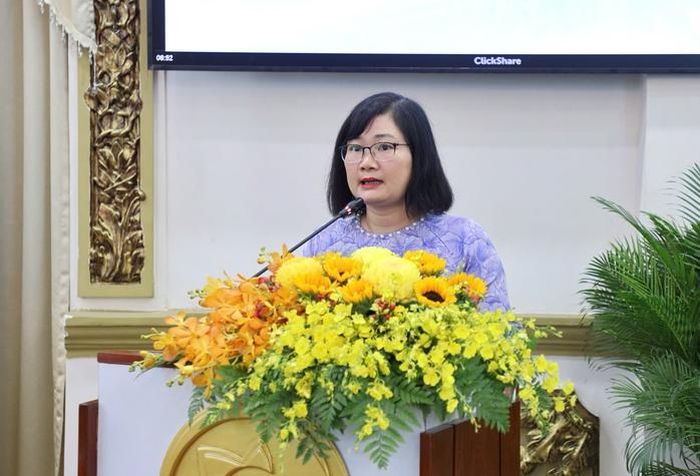 TS Trần Thị Thu Hà trình bày tham luận tại Hội thảo