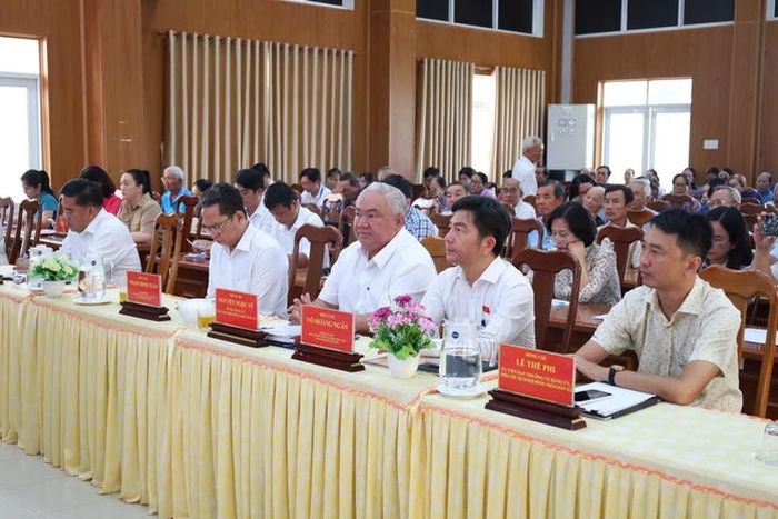 Đông đảo cử tri xã Cần Giờ đến dự trực tiếp