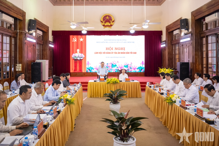 Quang cảnh cuộc làm việc. Ảnh: PHẠM THẮNG 