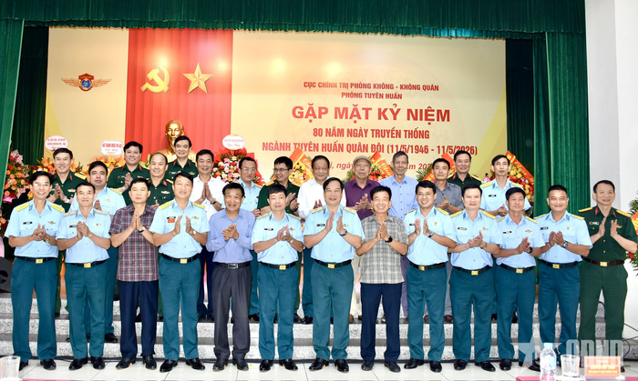 Các đại biểu dự buổi lễ.