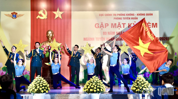Tiết mục văn nghệ tại buổi lễ. 