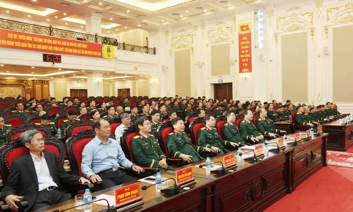 Các đại biểu tham dự gặp mặt.