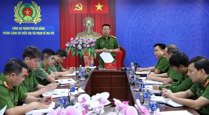 Đại tá Nguyễn Hà Lai- Phó Giám đốc Công an TP Đà Nẵng làm việc với Phòng Cảnh sát điều tra tội phạm về ma túy - lực lượng chủ công trong phòng ngừa, đấu tranh với loại tội phạm này.