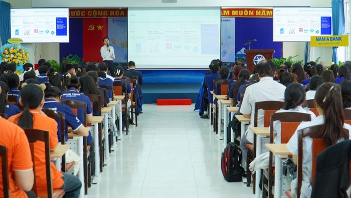Hội thảo có sự tham gia của sinh viên, giảng viên Trường Đại học Quang Trung