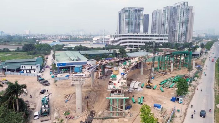 Hai nhịp cầu nhánh 4 đã hoàn thành, nhà thầu đang thi công các nhịp cầu nhánh 1, 2 và 3.