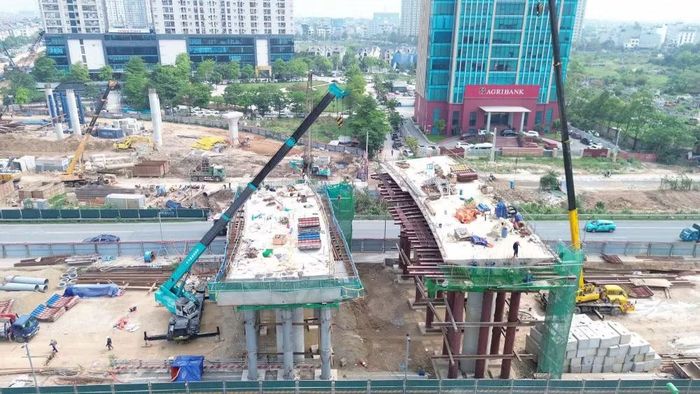 Các nhánh tuabin kết hợp hầm trực thông: Hầm chui trực thông theo hướng đường Lê Trọng Tấn (nay là Hoàng Tùng) đi quốc lộ 32, tim tuyến trùng với đường Hoàng Tùng, bố trí 4 làn xe với tổng chiều dài 975m.