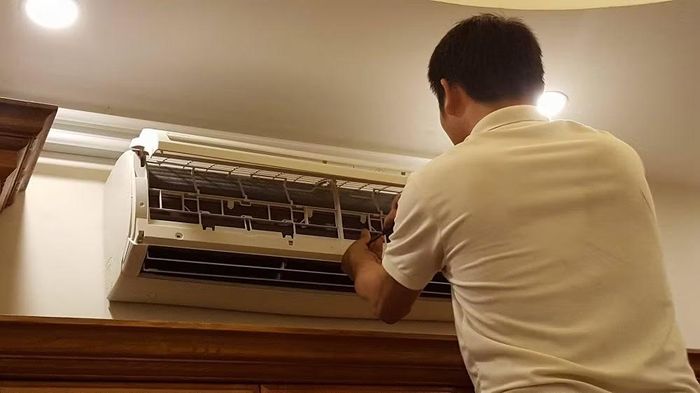 Các chuyên gia cho rằng nếu điều hòa liên tục hỏng hóc và chi phí sửa chữa ngày càng cao, việc đầu tư một thiết bị mới sẽ kinh tế hơn về lâu dài bởi những mẫu điều hòa đời mới thường tiết kiệm điện vượt trội hơn thế hệ cũ.