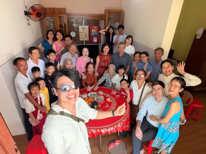 Đại gia đình quây quần bên nhau chính là mùa Xuân trọn vẹn nhất trong cuộc đời người lính chiến. Ảnh: NVCC