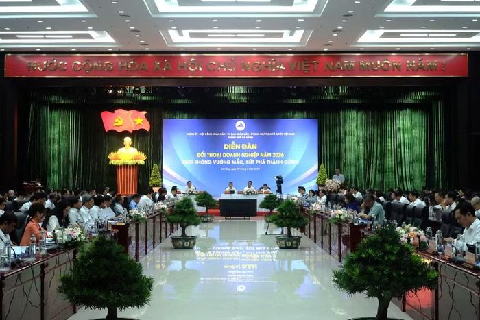 Buổi đối thoại nhằm khơi thông các vướng mắc doanh nghiệp.